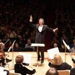 Harry Christophers leading the Handel and Haydn Society.